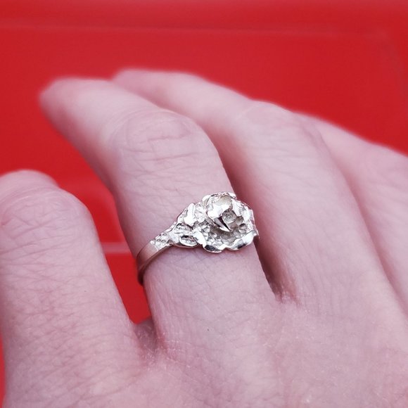 Size 7 925 Sterling Silver Carved Style Flower Nature Ring - Picture 3 of 7